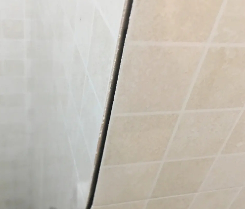 文昌瓷砖空鼓维修公司分享阳台瓷砖脱落的修复过程可以分为以下几个步骤