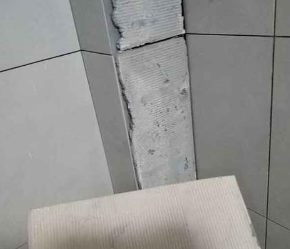 文昌瓷砖空鼓维修公司分享下厨房瓷砖脱落的补救措施。